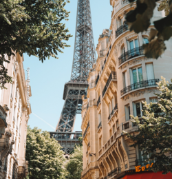 Paris / ©pexels-alex-azabache